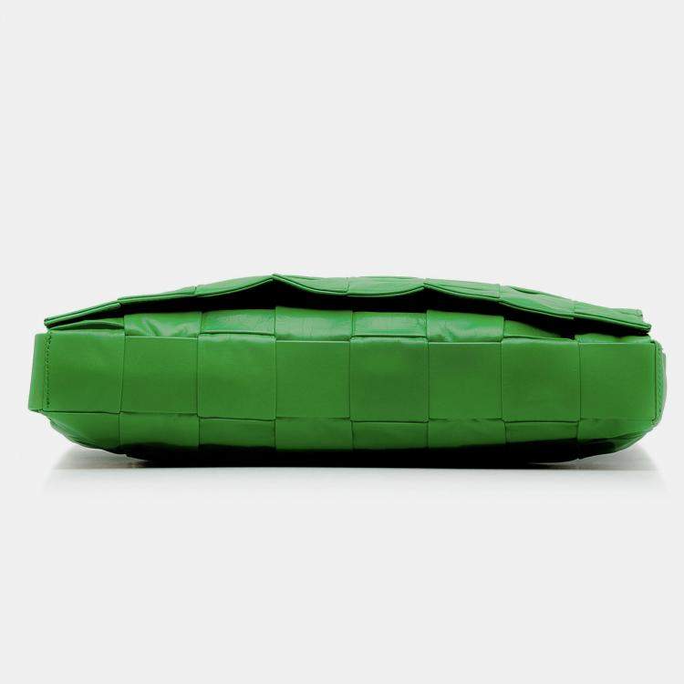 Pre Owned Bottega Veneta Green Maxi Paper Calfskin Intrecciato Cassette Crossbody
