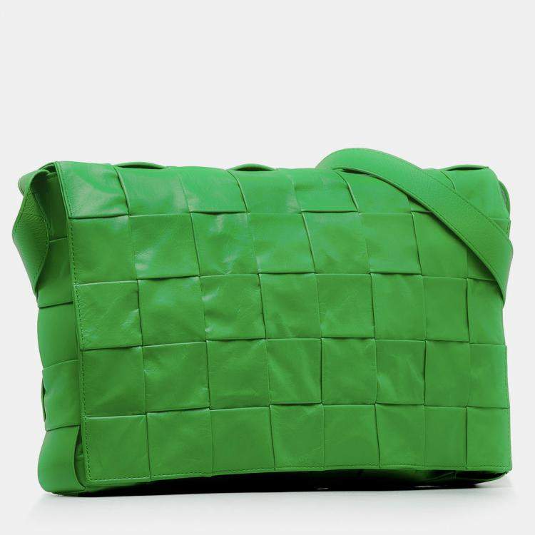 Pre Owned Bottega Veneta Green Maxi Paper Calfskin Intrecciato Cassette Crossbody