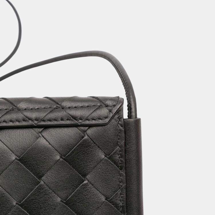 Pre Owned Bottega Veneta Black Calfskin Intrecciato Solstice Phone Pouch
