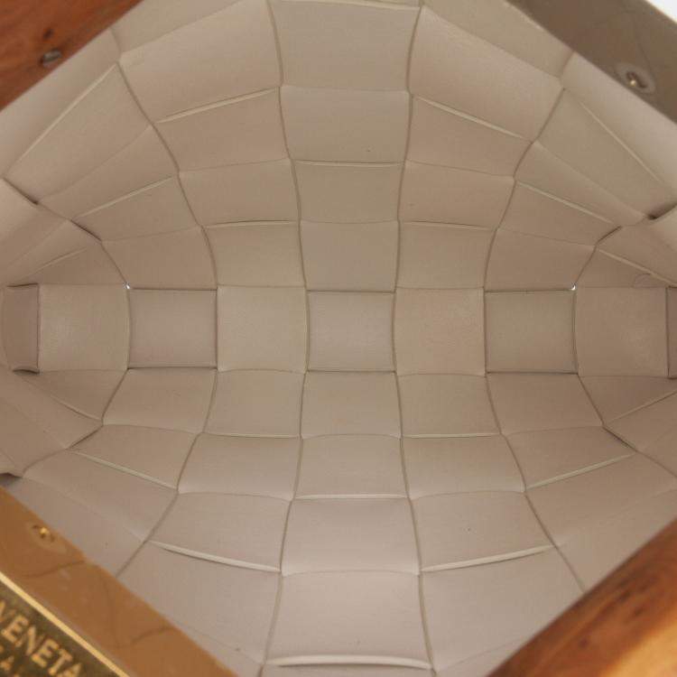 Pre Owned Bottega Veneta White Lambskin Maxi Intrecciato The Snap Clutch