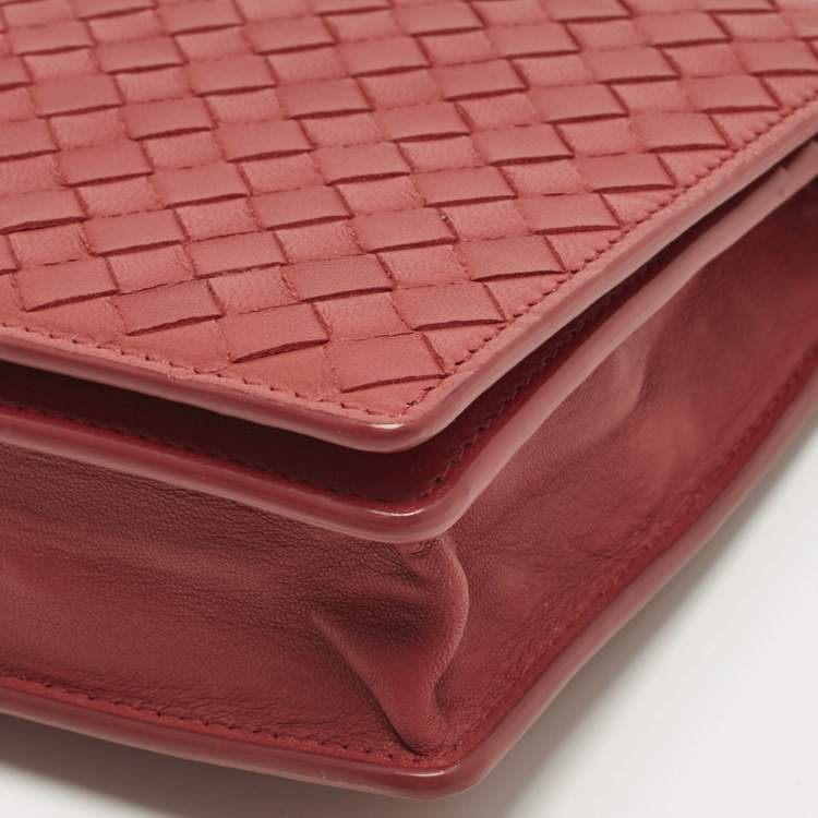 Pre Owned Bottega Veneta Red Intrecciato Leather Flap Wallet On Chain