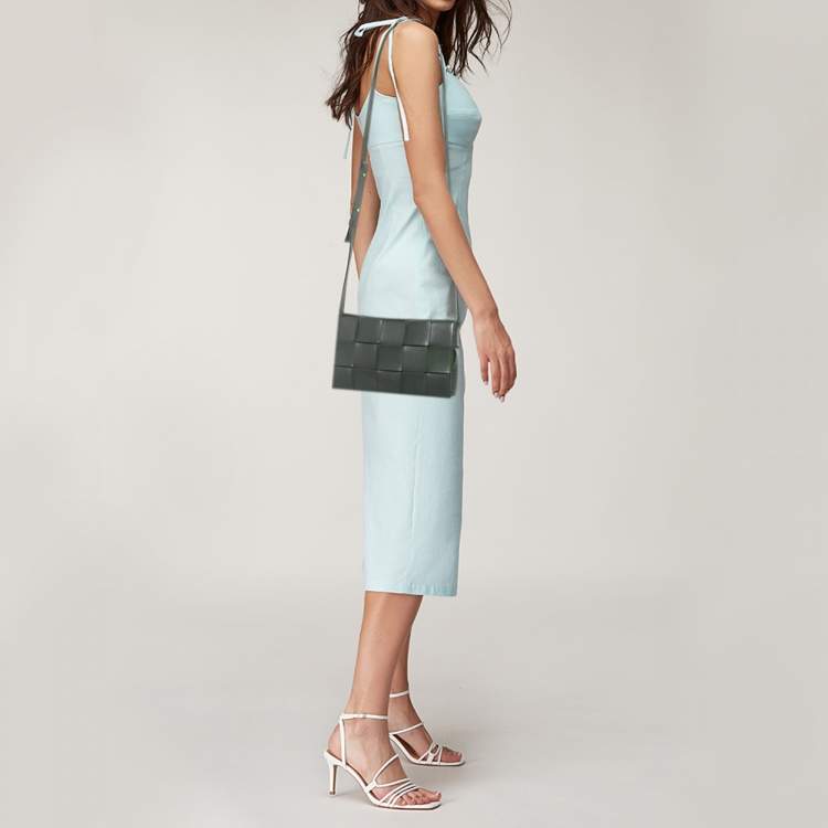 مملوكة مسبقًا Bottega Veneta Dark Green Intrecciato Leather Cassette Shoulder Bag