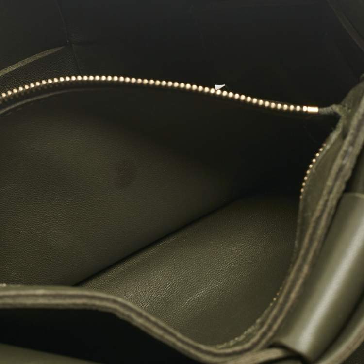 مملوكة مسبقًا Bottega Veneta Dark Green Intrecciato Leather Cassette Shoulder Bag