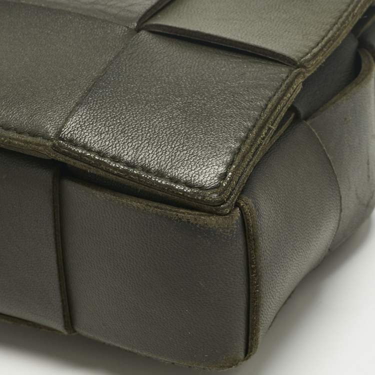 مملوكة مسبقًا Bottega Veneta Dark Green Intrecciato Leather Cassette Shoulder Bag