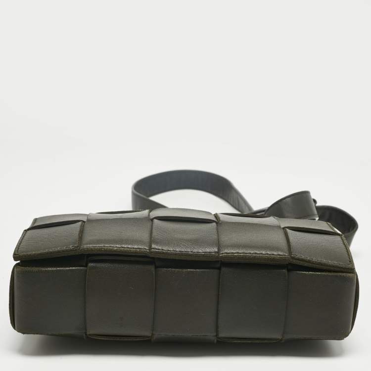 مملوكة مسبقًا Bottega Veneta Dark Green Intrecciato Leather Cassette Shoulder Bag