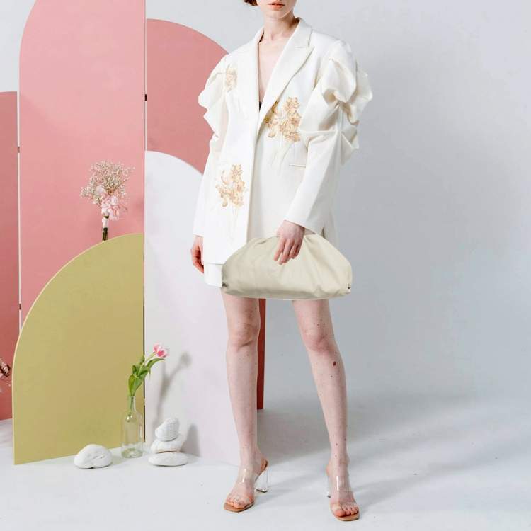 مملوكة مسبقًا Bottega Veneta Ivory Leather Classic The Pouch Clutch