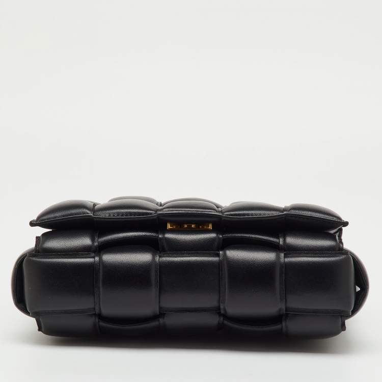 مملوكة مسبقًا حقيبة بوتيغا فينيتا سوداء جلد مبطن سلسلة كاسيت بمقبض علوي