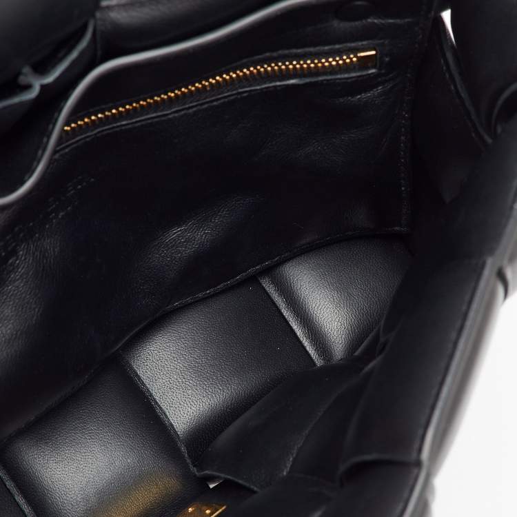 مملوكة مسبقًا حقيبة بوتيغا فينيتا سوداء جلد مبطن سلسلة كاسيت بمقبض علوي