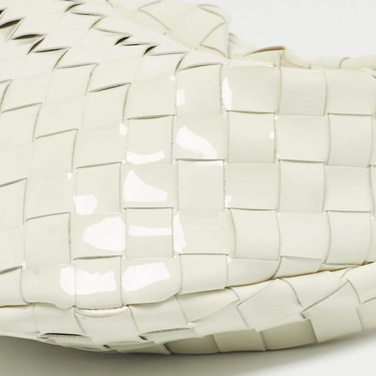 Pre Owned Bottega Veneta White Intrecciato Patent Leather Mini Jodie Hobo