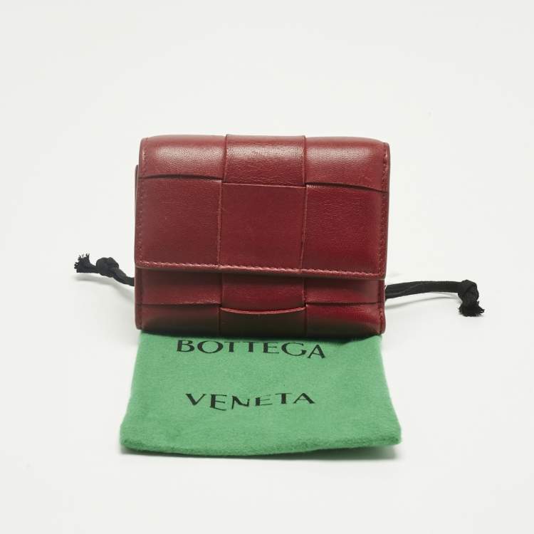 مملوكة مسبقًا Bottega Veneta Red Maxi Intrecciato Leather Trifold Wallet