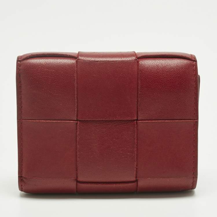 مملوكة مسبقًا Bottega Veneta Red Maxi Intrecciato Leather Trifold Wallet