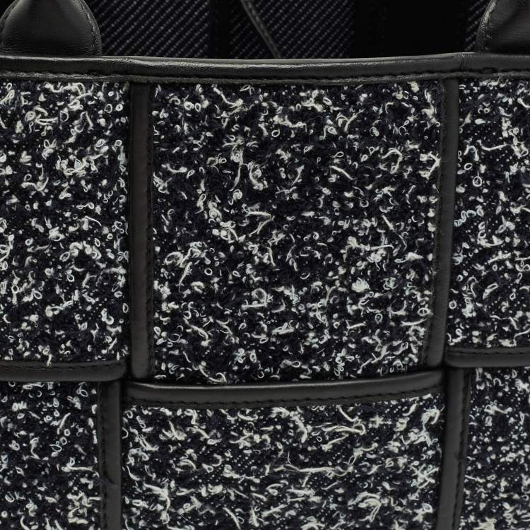 مملوكة مسبقًا حقيبة يد بوتيغا فينيتا أركو توييد إنتريتشو أسود/أزرق كحلي صغيرة