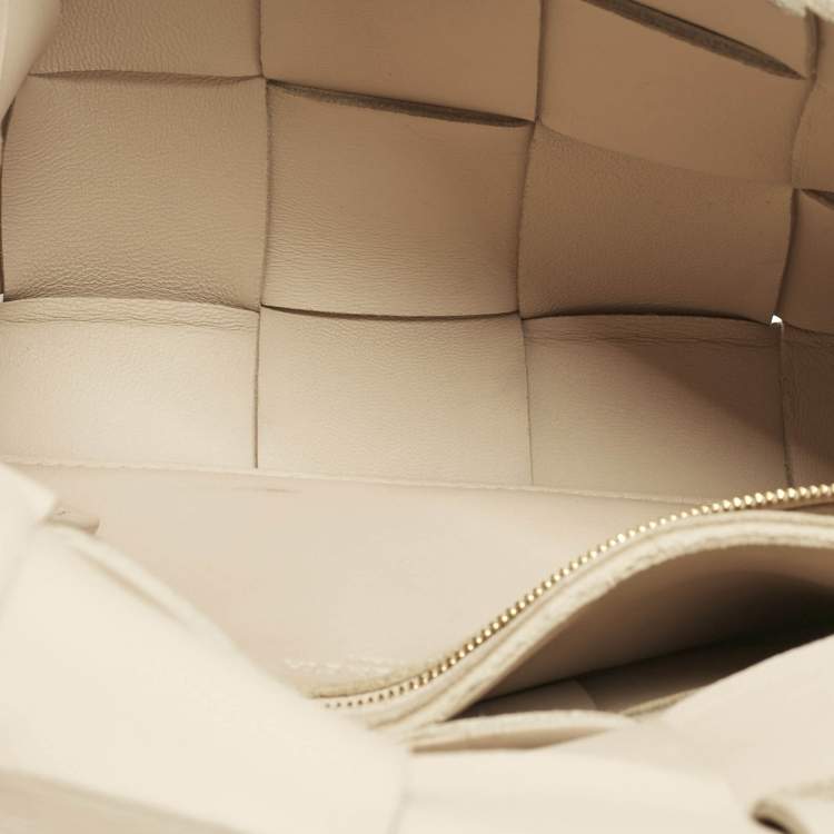 Pre Owned Bottega Veneta Beige Intrecciato Leather Cassette Shoulder Bag