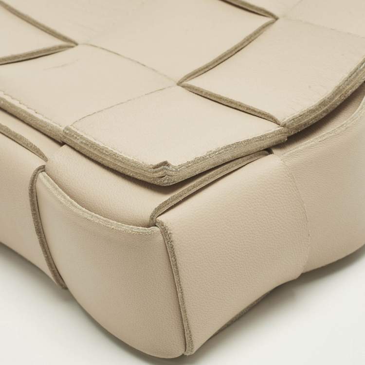 Pre Owned Bottega Veneta Beige Intrecciato Leather Cassette Shoulder Bag