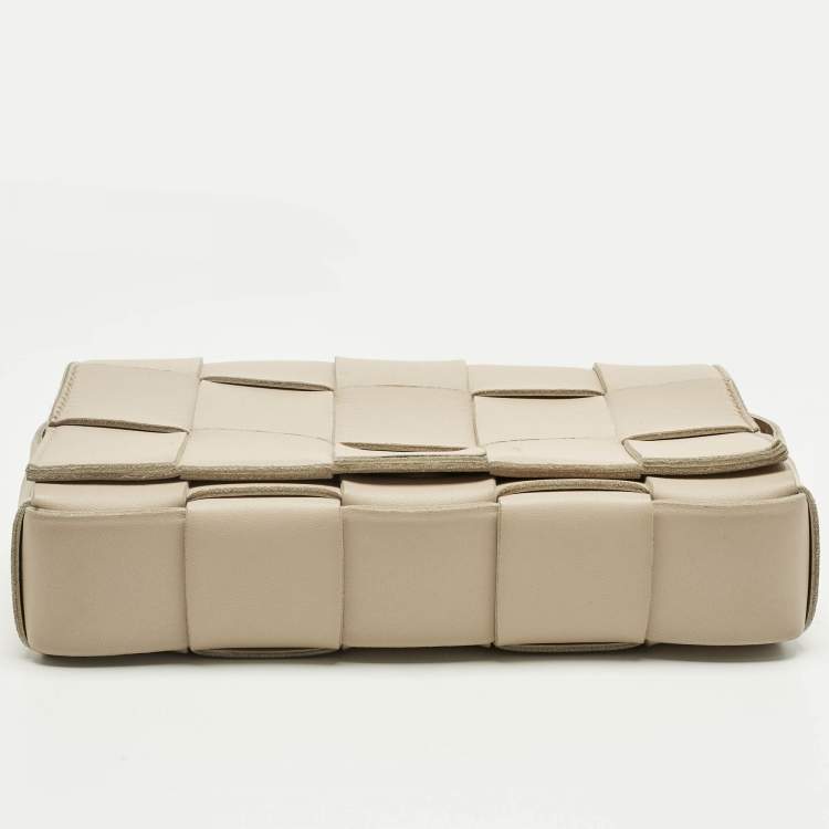 Pre Owned Bottega Veneta Beige Intrecciato Leather Cassette Shoulder Bag