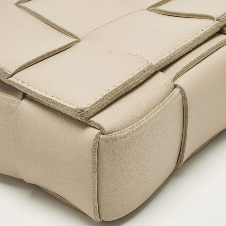 Pre Owned Bottega Veneta Beige Intrecciato Leather Cassette Shoulder Bag
