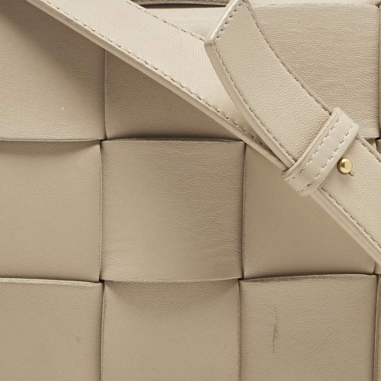 Pre Owned Bottega Veneta Beige Intrecciato Leather Cassette Shoulder Bag