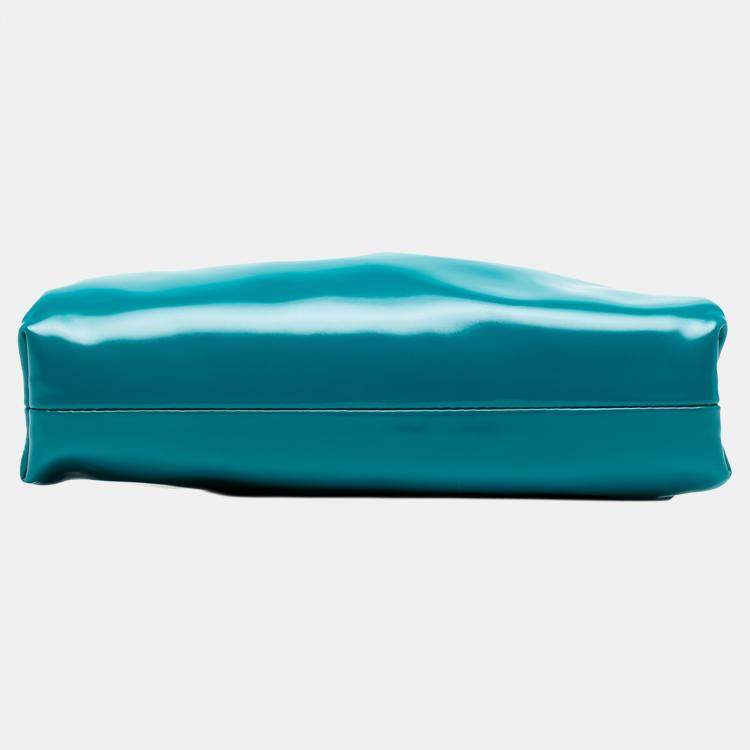 مملوكة مسبقًا Bottega Veneta Blue Patent Beaded Strap The Mini Pouch Crossbody