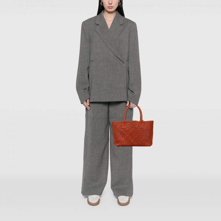 مملوكة مسبقًا Bottega Veneta Brown Small Lambskin Intreccio Cabat Tote