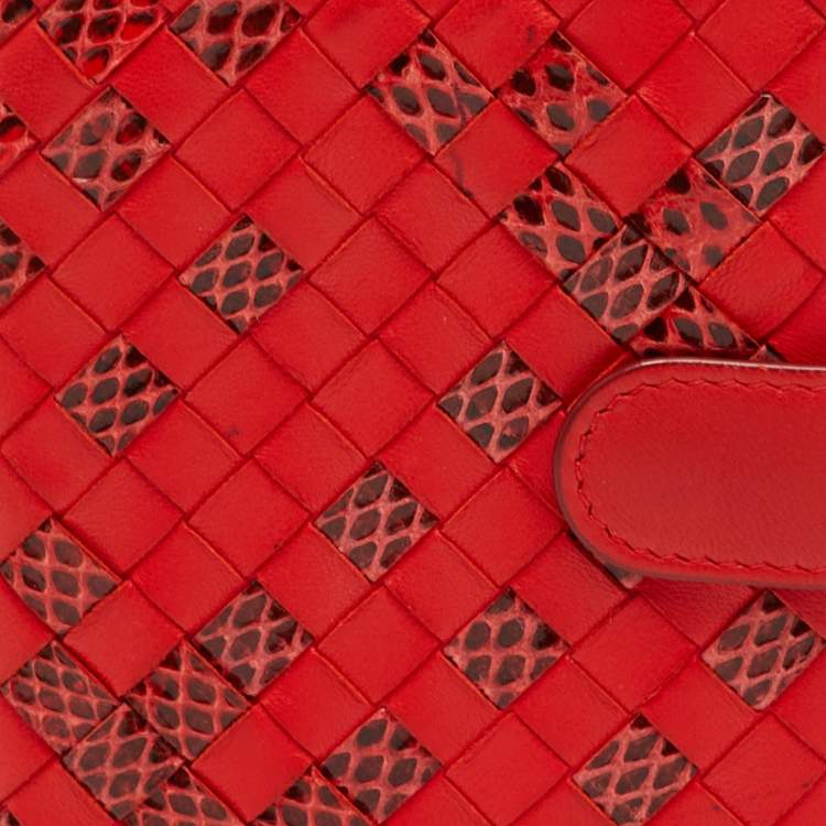 مملوكة مسبقًا Bottega Veneta Red Intrecciato Leather and Snakeskin Leather Compact Wallet