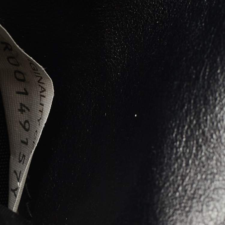 Pre Owned Bottega Veneta Black Intrecciato Leather Bifold Wallet