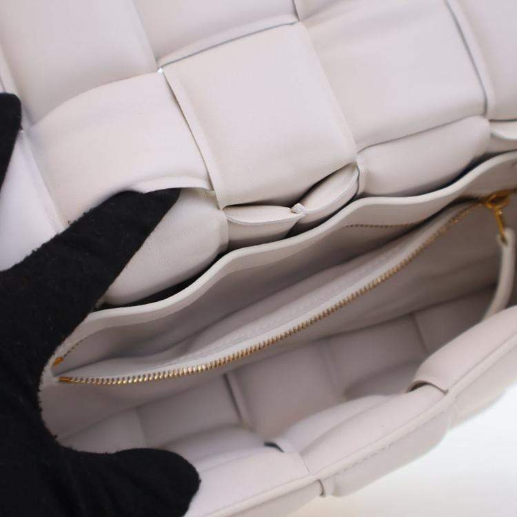 Pre Owned Bottega Veneta White Lambskin Padded Cassette