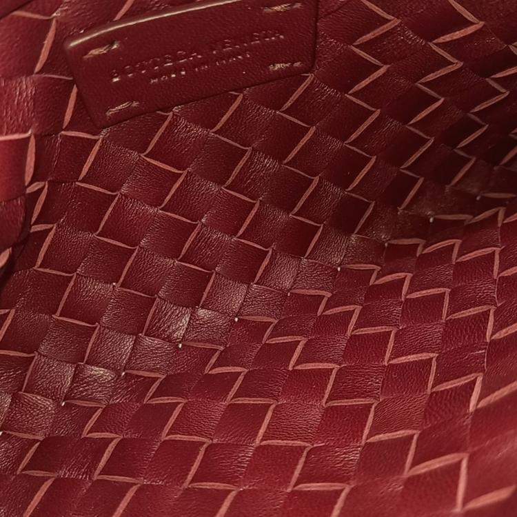 مملوكة مسبقًا Bottega Veneta Burgundy Leather Mesh Pouch Bag