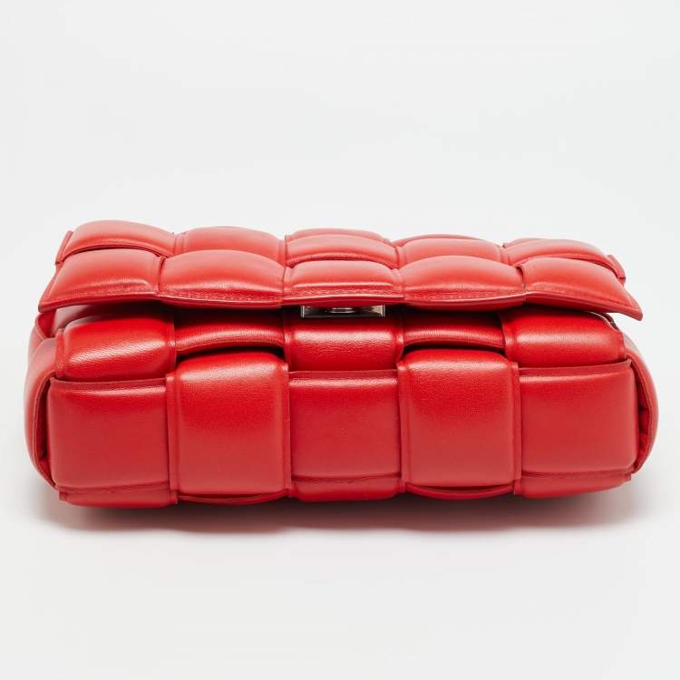 مملوكة مسبقًا حقيبة بوتيغا فينيتا كاسيت سلسلة جلد مبطن يد علوية حمراء