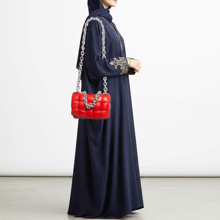 مملوكة مسبقًا حقيبة بوتيغا فينيتا كاسيت سلسلة جلد مبطن يد علوية حمراء