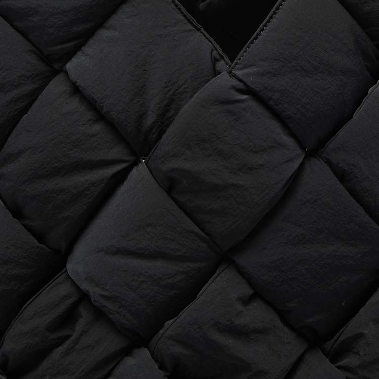 مملوكة مسبقًا حقيبة يد بوتيغا فينيتا كاسيت مبطن نايلون إنتريشياتو سوداء