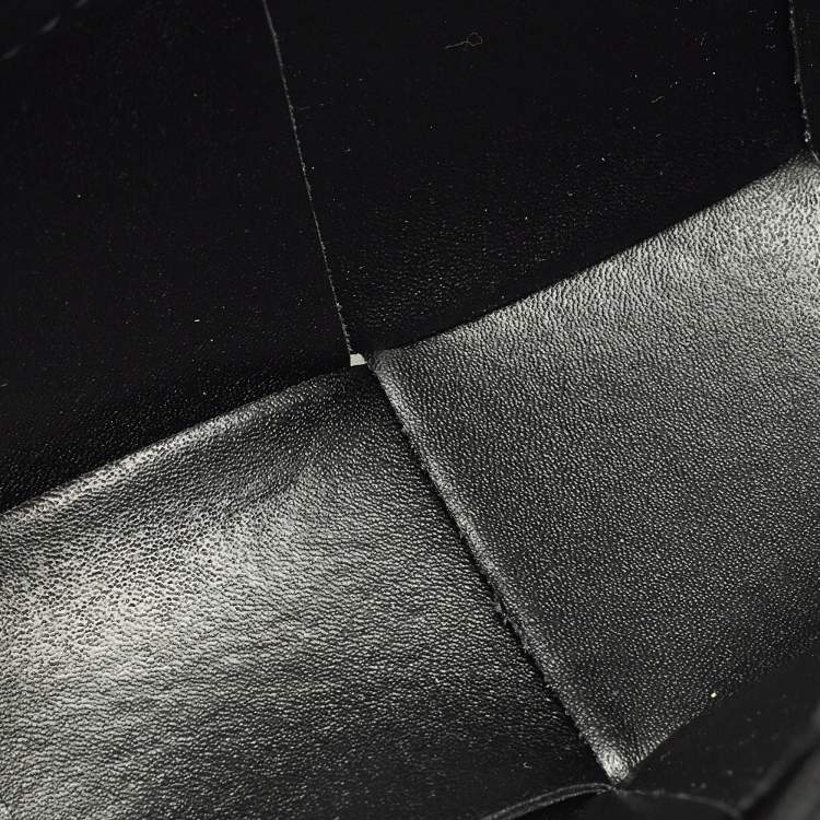 مملوكة مسبقًا حقيبة حزام بوتيغا فينيتا جلد إنترشياتو سوداء كاسيت