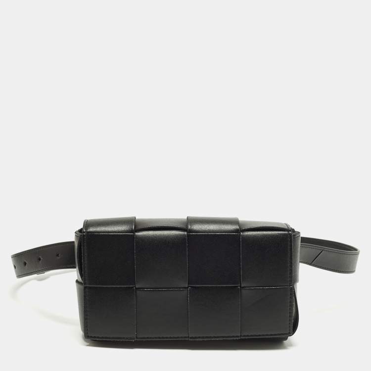 مملوكة مسبقًا حقيبة حزام بوتيغا فينيتا جلد إنترشياتو سوداء كاسيت
