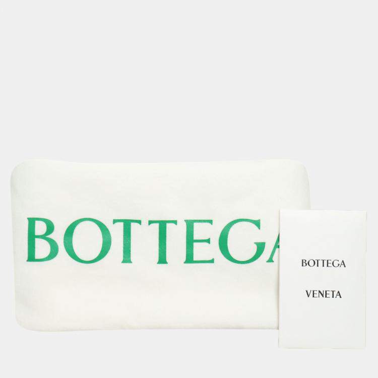 مملوكة مسبقًا Bottega Veneta Blue Calf Pouch With Chain