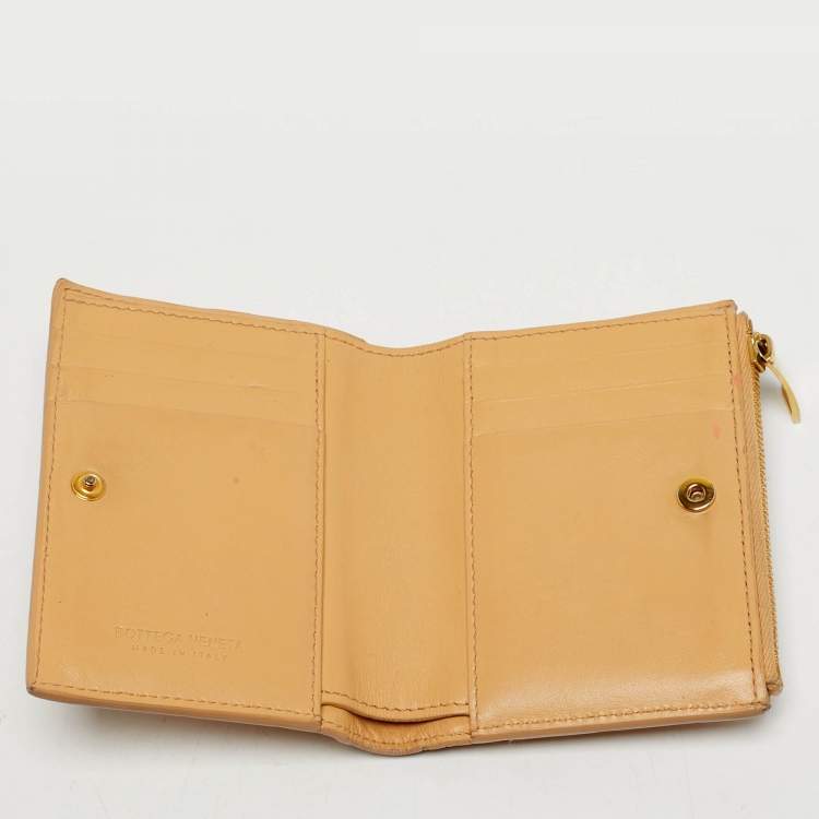 Pre Owned Bottega Veneta Beige Intrecciato Leather Compact Wallet