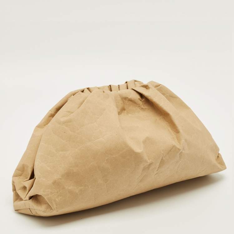 مملوكة مسبقًا Bottega Veneta The Pouch Beige Kraft Paper Clutch