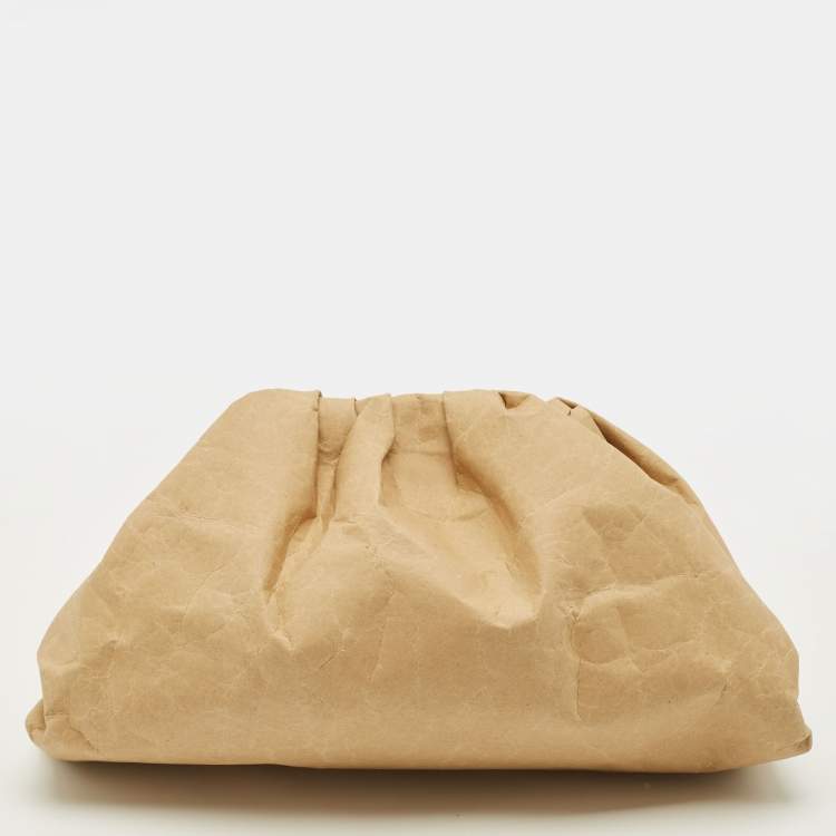 مملوكة مسبقًا Bottega Veneta The Pouch Beige Kraft Paper Clutch
