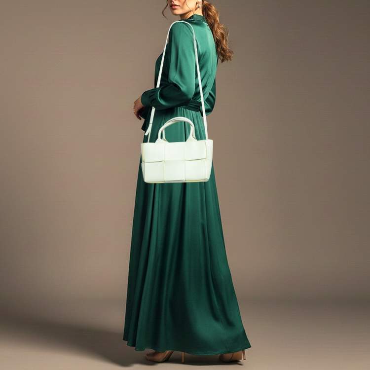 مملوكة مسبقًا Bottega Veneta Arco Mini Mint Green Intreccio Leather Tote