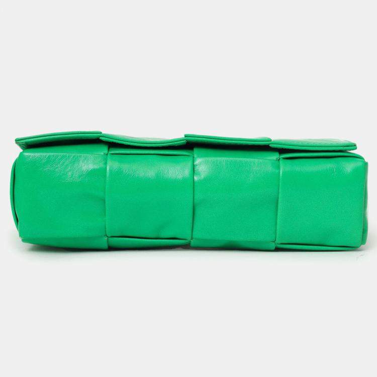 مملوكة مسبقًا Bottega Veneta Green Leather Cassette Bag