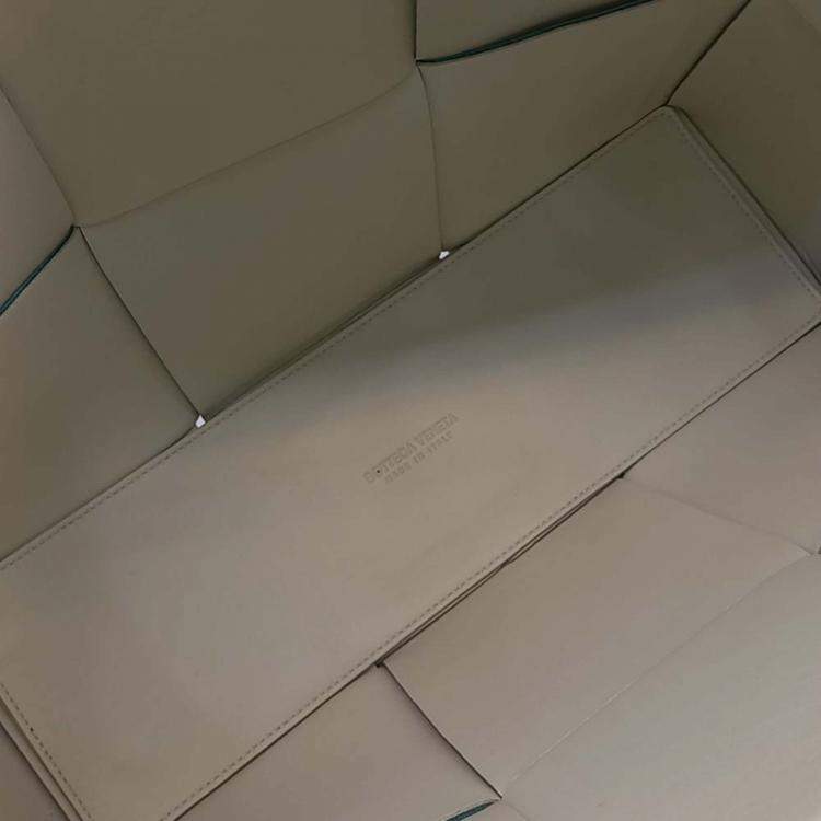 Pre Owned Bottega Veneta Blue Leather Arco Tote Bag