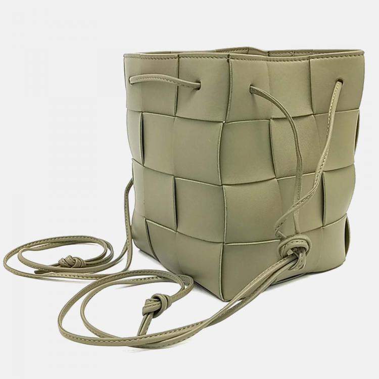 مملوكة مسبقًا Bottega Veneta Green Leather Cassette Bucket Bag