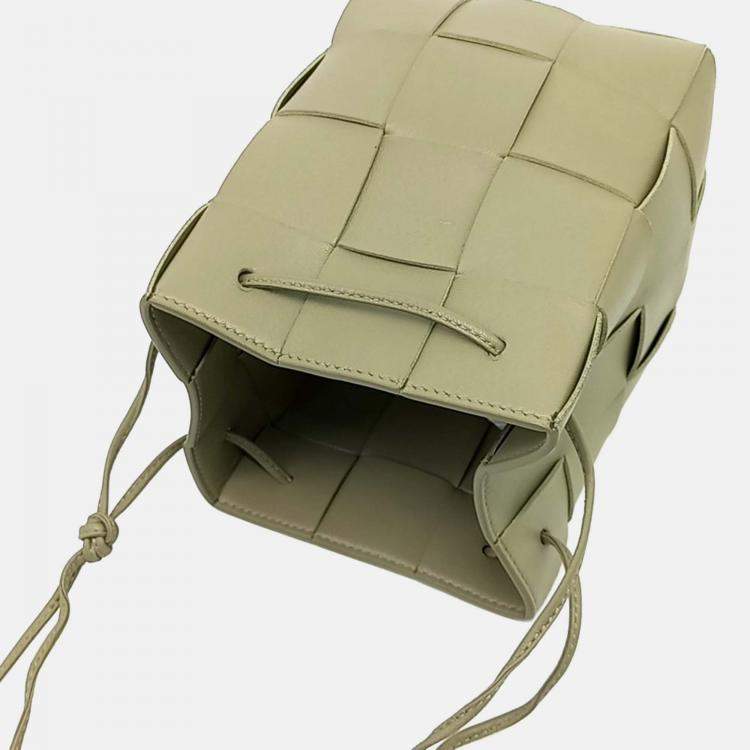 مملوكة مسبقًا Bottega Veneta Green Leather Cassette Bucket Bag