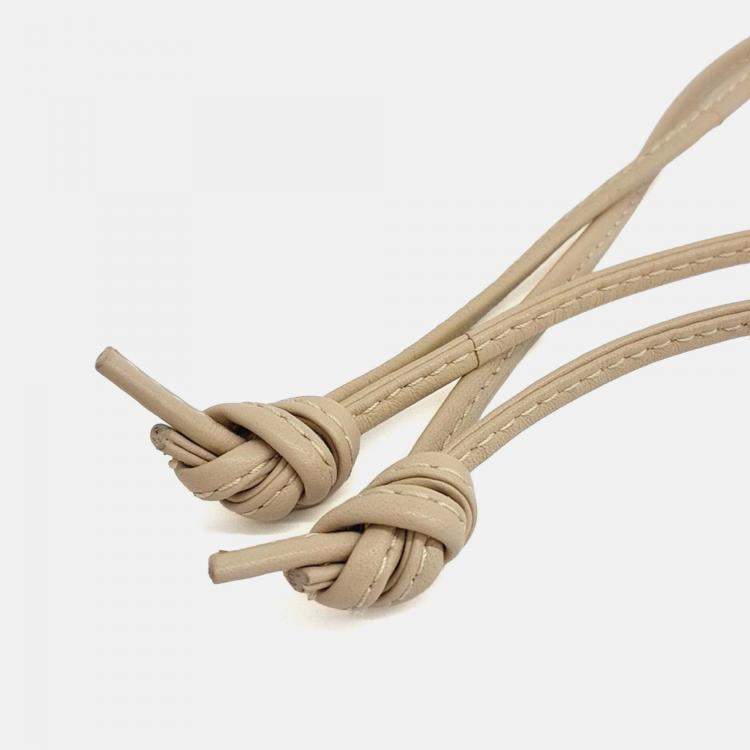 مملوكة مسبقًا Bottega Veneta Beige Leather Cassette Bucket Bag