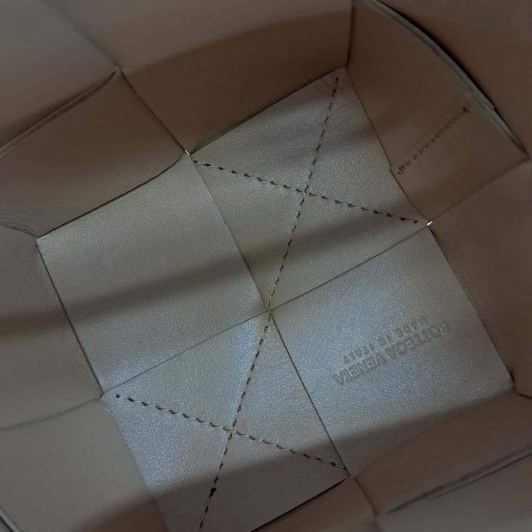 Pre Owned Bottega Veneta Beige Leather Cassette Mini Bucket Bag