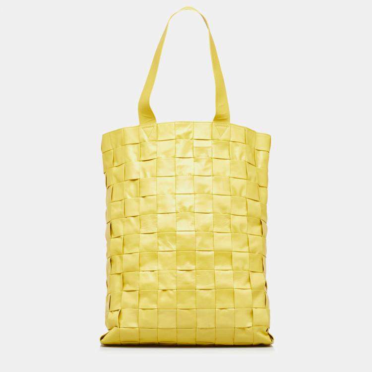 مملوكة مسبقًا Bottega Veneta Yellow Nappa Maxi Intrecciato Cassette Tote