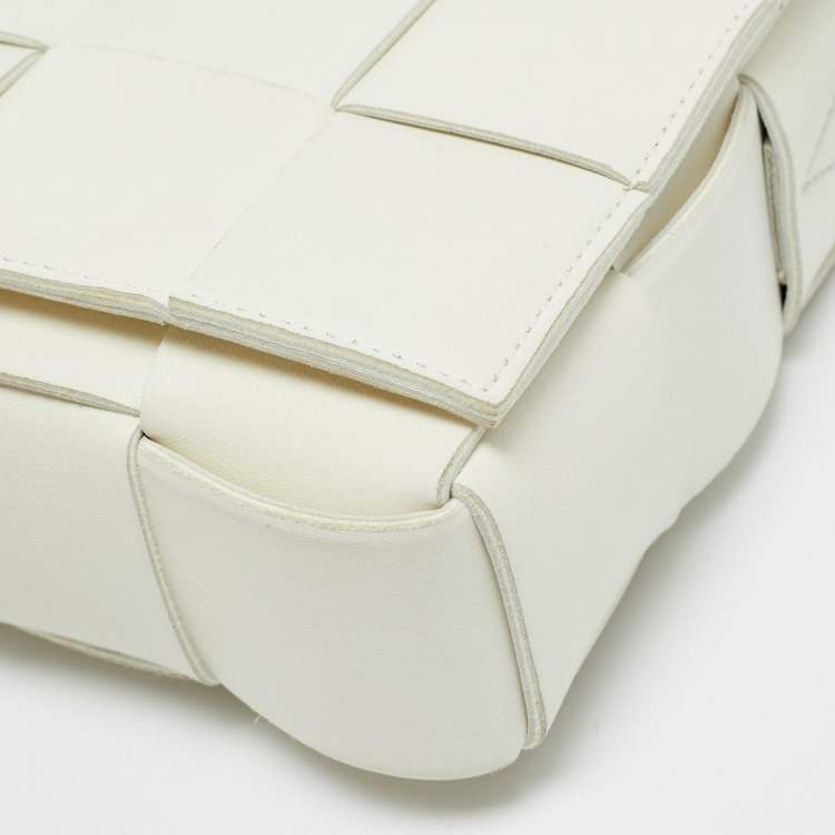 Pre Owned Bottega Veneta Cassette White Intrecciato Leather Shoulder Bag
