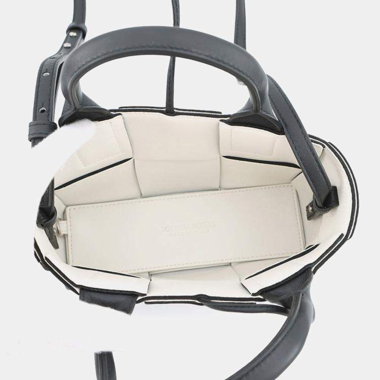 Pre Owned Bottega Veneta Maxi Intrecciato Candy Alco Tote Black/White Leather