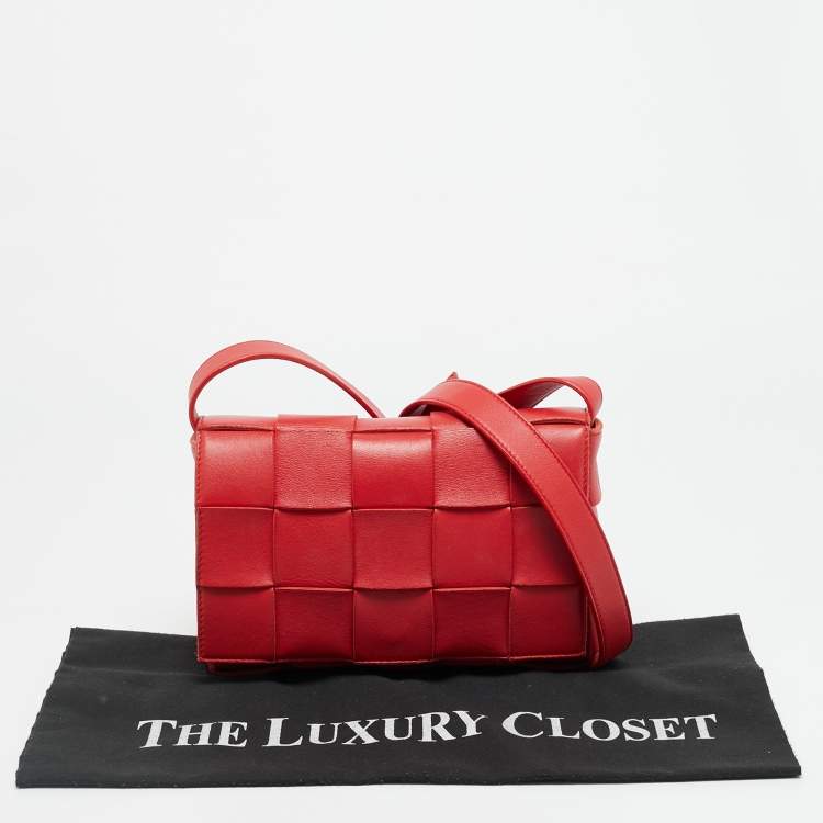 Pre Owned Bottega Veneta Cassette Medium Red Intrecciato Leather Shoulder Bag