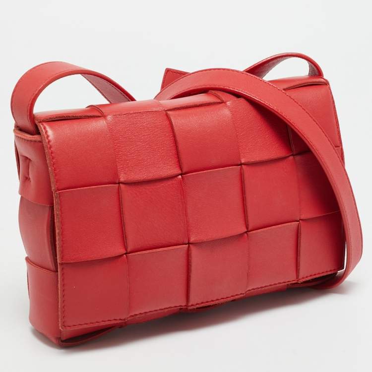 Pre Owned Bottega Veneta Cassette Medium Red Intrecciato Leather Shoulder Bag