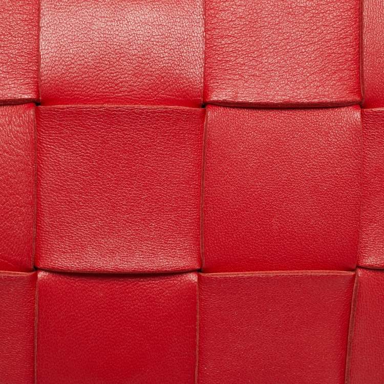 Pre Owned Bottega Veneta Cassette Medium Red Intrecciato Leather Shoulder Bag