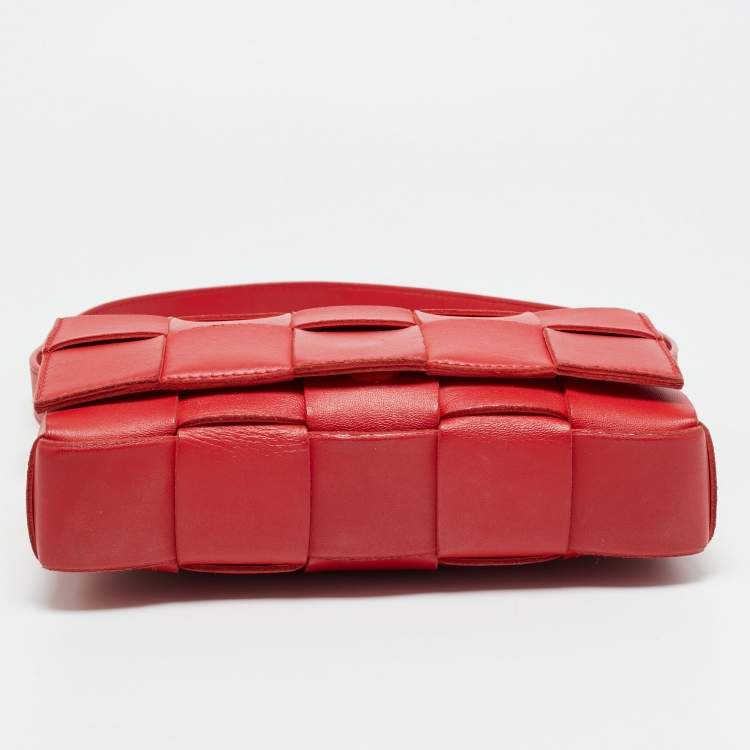 Pre Owned Bottega Veneta Cassette Medium Red Intrecciato Leather Shoulder Bag